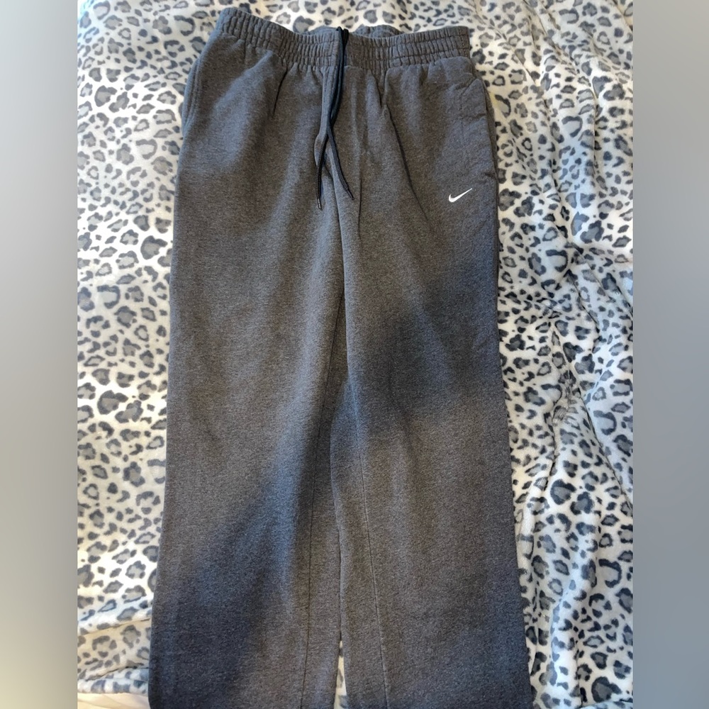 Regular cut Nike Sweatpants